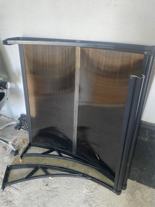 Toldo metálico y plástico