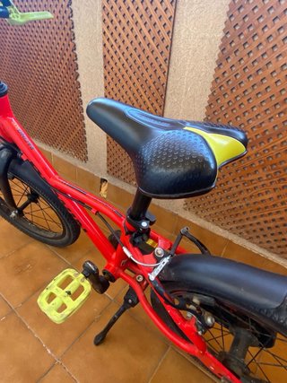 Bicicleta infantil roja Btwin 16pulgadas