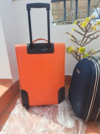 Maleta de viaje naranja