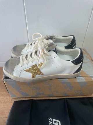 Golden Goose Superstar Sneakers Doradas y Blancas