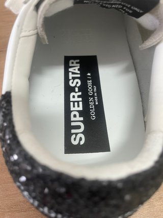 Golden Goose Superstar Sneakers Doradas y Blancas