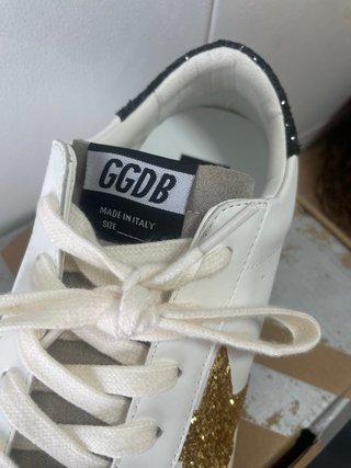 Golden Goose Superstar Sneakers Doradas y Blancas