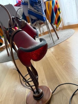 Lámpara de mesa metal y cristal roja