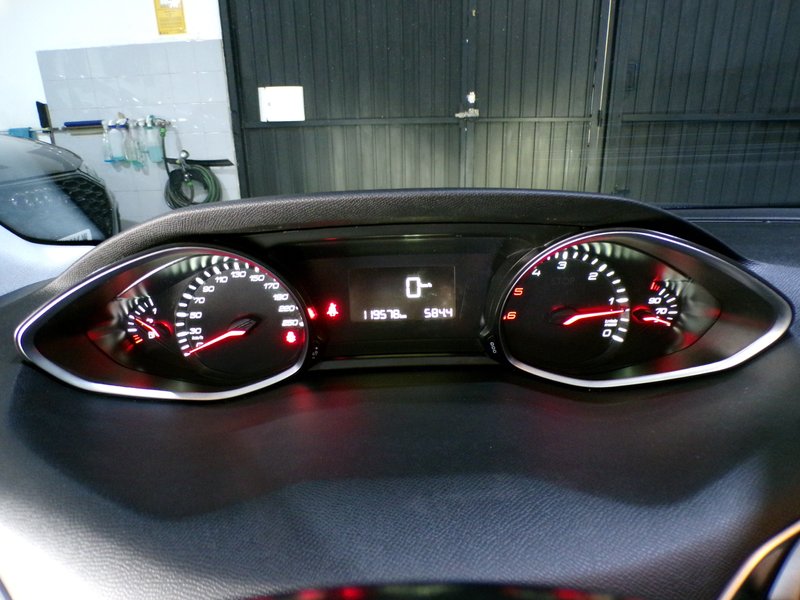 Peugeot 308 2019, foto 31