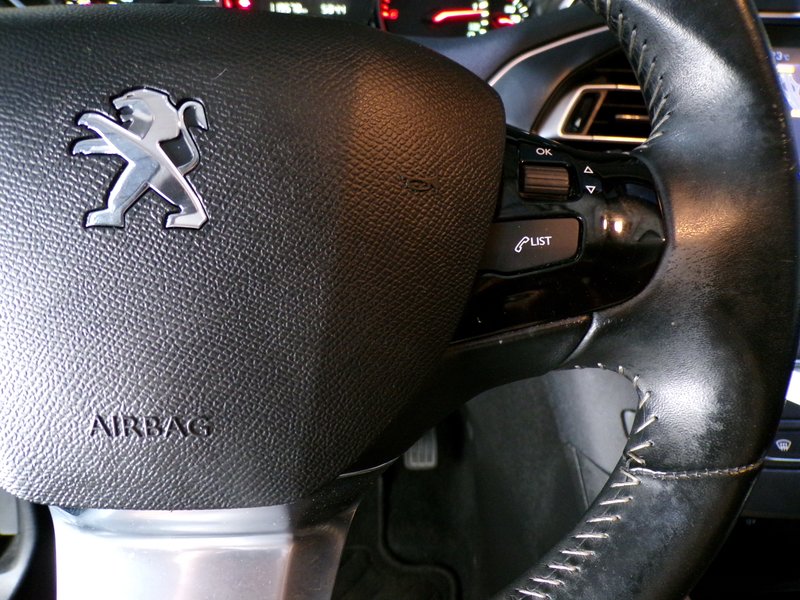 Peugeot 308 2019, foto 34