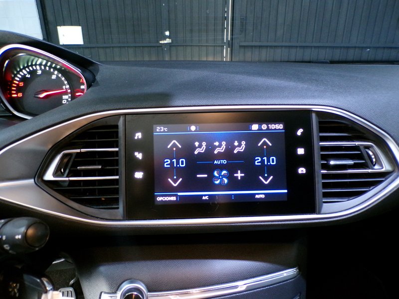 Peugeot 308 2019, foto 35