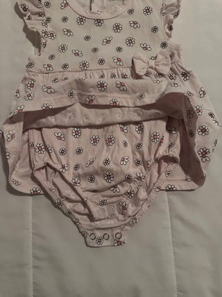 Pelele bebé flores rosa