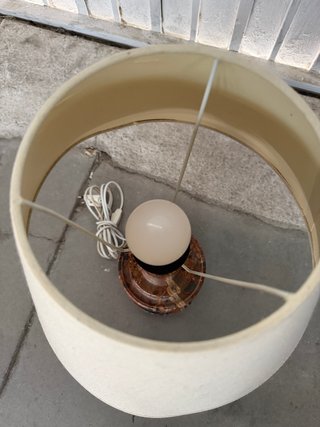 Lámpara de mesa de mármol