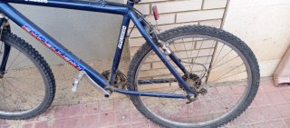 Bicicleta de montaña azul adulto