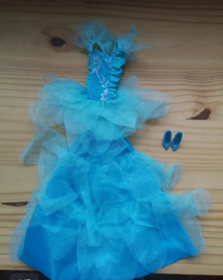 Vestido y zapatos Barbie azul
