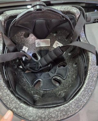 Casco per monopattino e bici