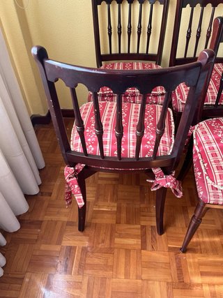 Juego de 4 sillas de madera maciza