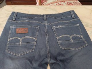 Pantalones Lois Azules no tiene talla mide 38 de c