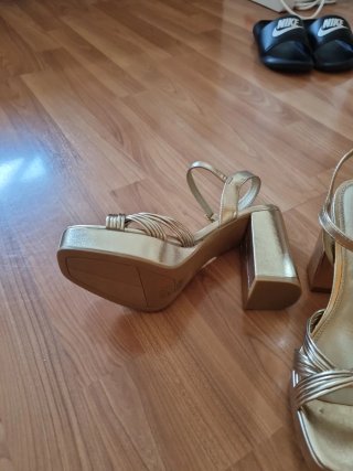 Sandalias doradas talla 39 nuevas