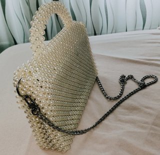 Bolso de perlas hecho a mano