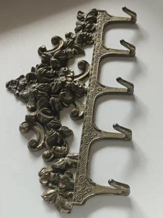 Porta chiavi in ottone decorato