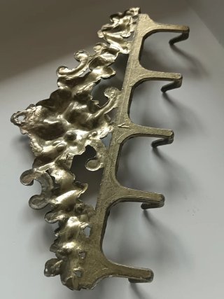 Porta chiavi in ottone decorato