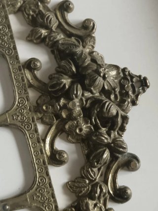 Porta chiavi in ottone decorato