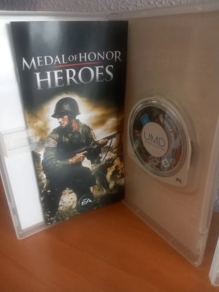 2 Juegos PSP: Medal of Honor y Piratas del Caribe