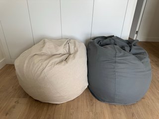 2 Comodi Pouf in Tessuto Beige e Grigio