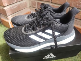 Zapatillas Adidas Negras y Grises