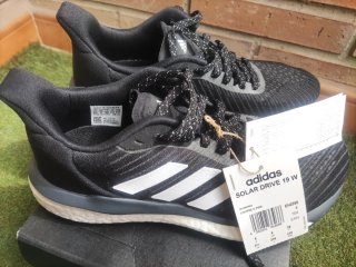 Zapatillas Adidas Negras y Grises