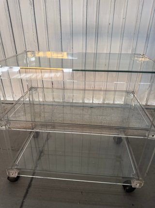 Carrito de cristal y metacrilato