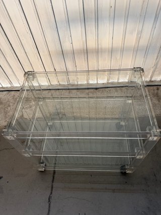 Carrito de cristal y metacrilato