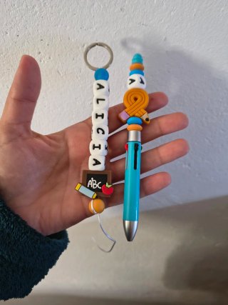 Llavero y boli personalizado ALICIA