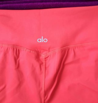 Alo Shorts Coral Efecto Push Up Talla M