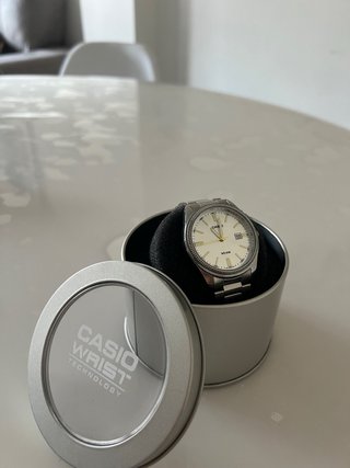 Reloj Casio Plata y Blanco