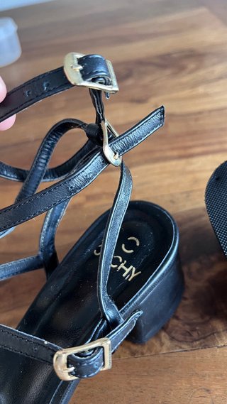 Sandalias Givenchy negras y doradas T.37