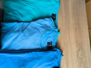 7 Camisetas de colores 30 € 0 cada camiseta 5€