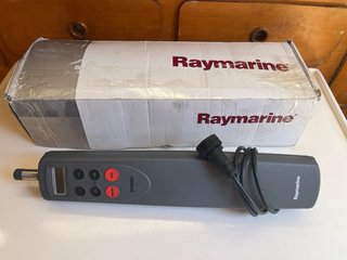 Piloto Automático Raymarine ST2000+ con caja