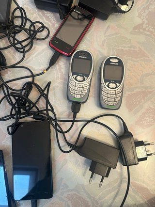 8 moviles y 16 cargadores