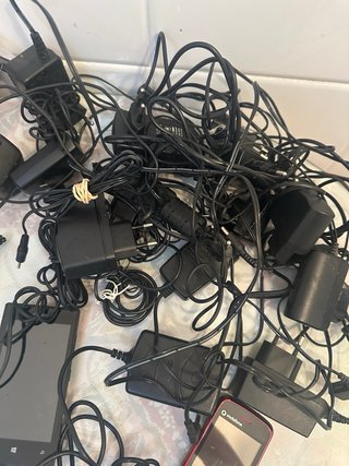8 moviles y 16 cargadores