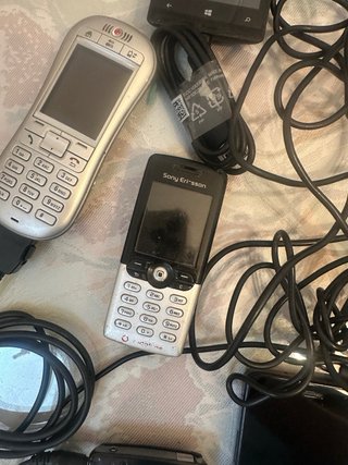 8 moviles y 16 cargadores