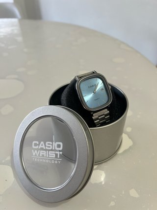Reloj Casio Cuadrado Azul y Plateado