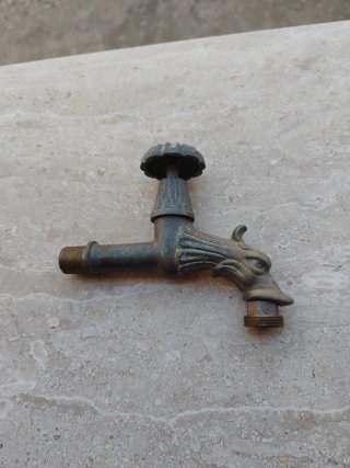 Rubinetto in bronzo con drago
