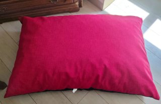 Cama para perro grande roja y negra