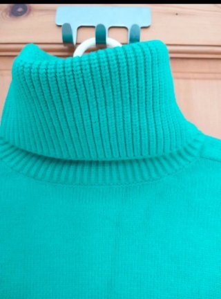 Jersey verde cuello tortuga
