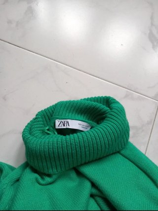 Jersey verde cuello tortuga