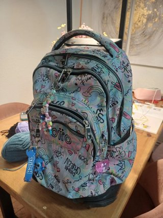 Mochila Totto con ruedas y estampado
