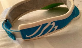 Visera Compressport Azul y Blanca