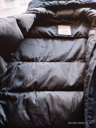 Abrigo niño azul marino práctcamente nuevo Zara.