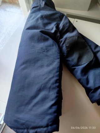 Abrigo niño azul marino práctcamente nuevo Zara.