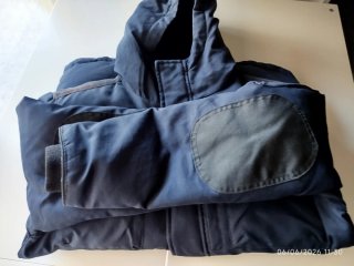 Abrigo niño azul marino práctcamente nuevo Zara.