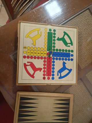 Tablero de Ajedrez de Madera con Juegos varios