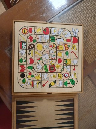 Tablero de Ajedrez de Madera con Juegos varios