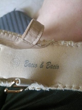 Sandalias Beige y Doradas talla 33